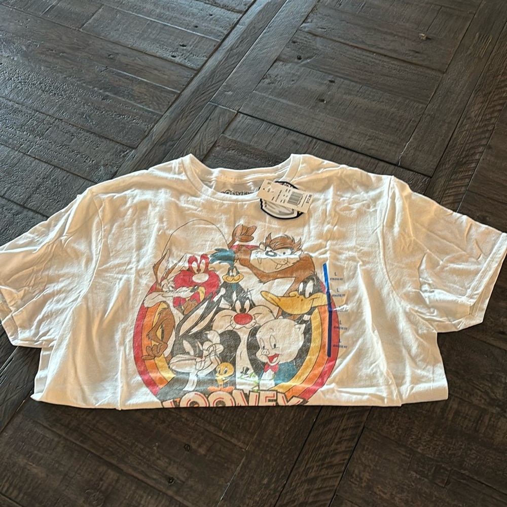 MENS LARGE LOONEY TUNES TSHIRT. NWT BUNDLE2SAVE